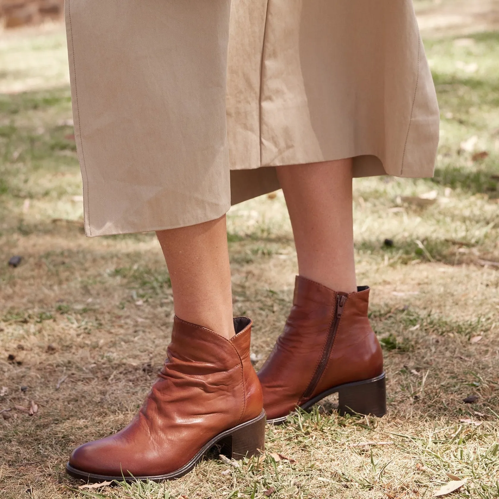 EOS Footwear Ankle Boots>ROBBI