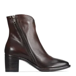 EOS Footwear Ankle Boots><noscript><img width=