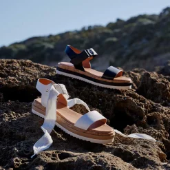 EOS Footwear Sandals>THOUGHTFUL