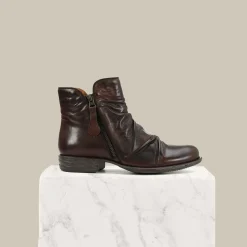 EOS Footwear Ankle Boots><noscript><img width=